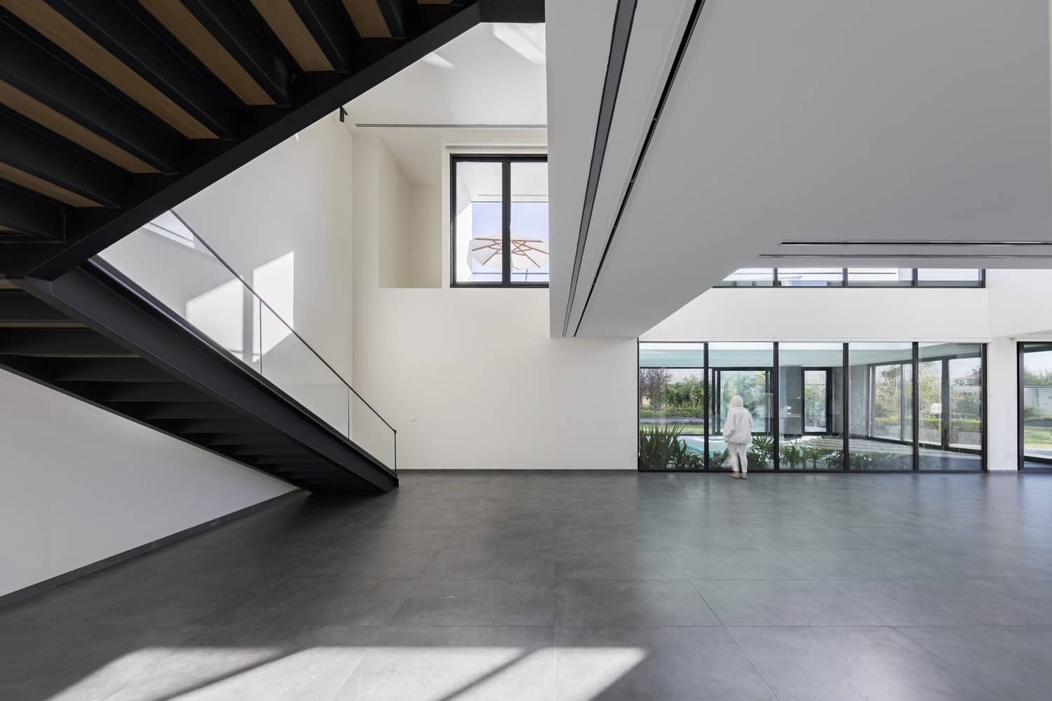 Hannah Villa by Eade Va Ejra: Overlapping Cubes Create a Private Oasis in Hashtgerd Hannah Villa by Eade Va Ejra: Overlapping Cubes Create a Private Oasis in Hashtgerd