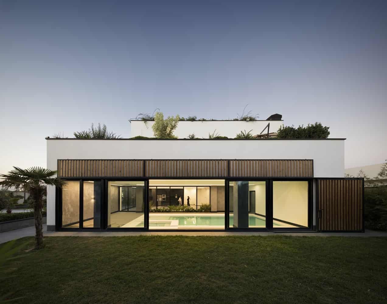 Hannah Villa by Eade Va Ejra: Overlapping Cubes Create a Private Oasis in Hashtgerd Hannah Villa by Eade Va Ejra: Overlapping Cubes Create a Private Oasis in Hashtgerd