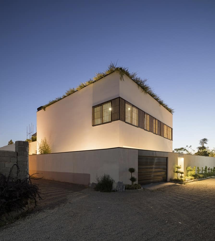 Hannah Villa by Eade Va Ejra: Overlapping Cubes Create a Private Oasis in Hashtgerd Hannah Villa by Eade Va Ejra: Overlapping Cubes Create a Private Oasis in Hashtgerd