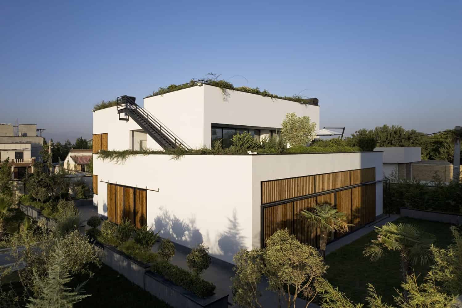 Hannah Villa by Eade Va Ejra: Overlapping Cubes Create a Private Oasis in Hashtgerd Hannah Villa by Eade Va Ejra: Overlapping Cubes Create a Private Oasis in Hashtgerd