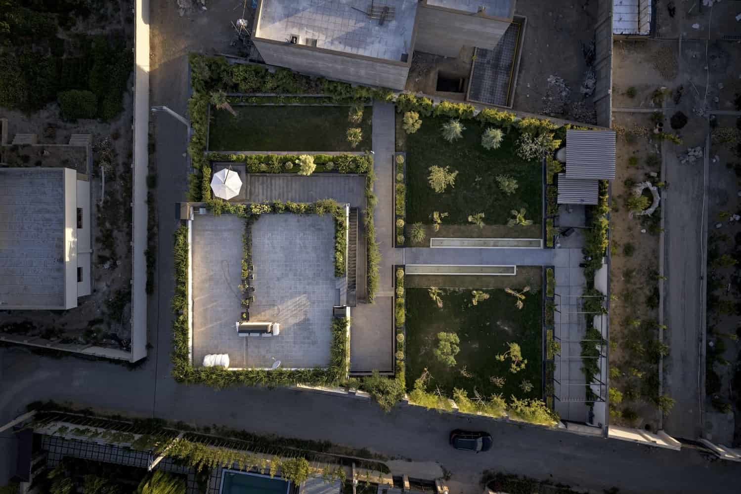 Hannah Villa by Eade Va Ejra: Overlapping Cubes Create a Private Oasis in Hashtgerd Hannah Villa by Eade Va Ejra: Overlapping Cubes Create a Private Oasis in Hashtgerd