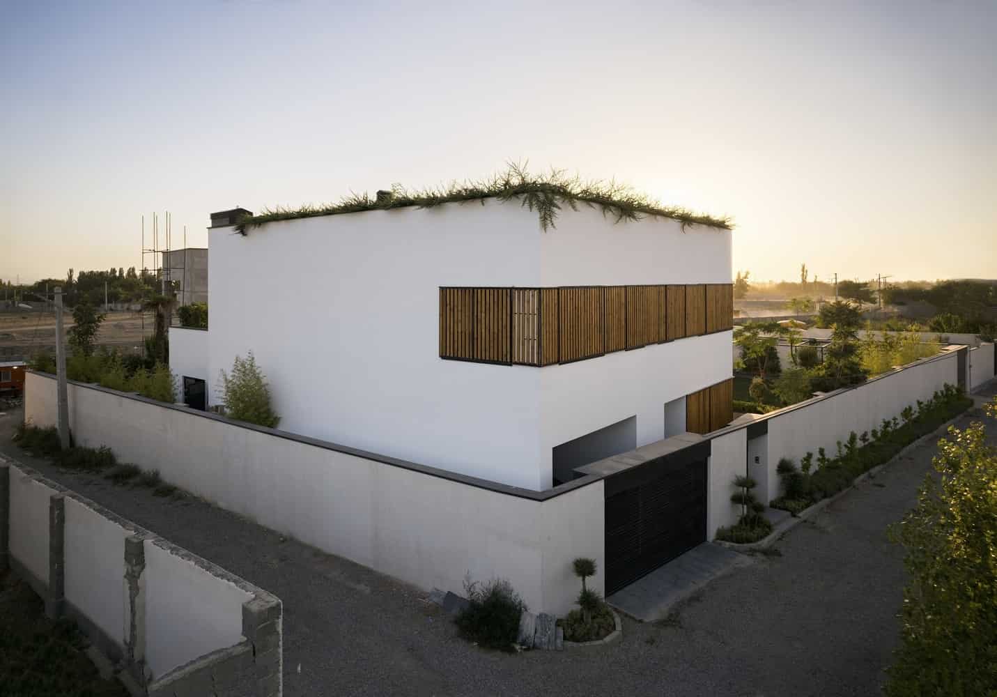 Hannah Villa by Eade Va Ejra: Overlapping Cubes Create a Private Oasis in Hashtgerd Hannah Villa by Eade Va Ejra: Overlapping Cubes Create a Private Oasis in Hashtgerd