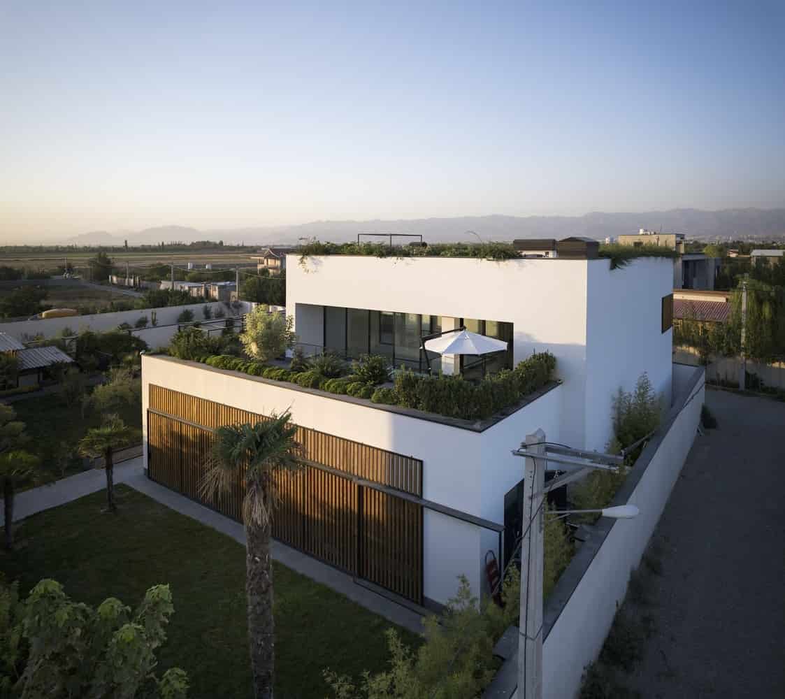 Hannah Villa by Eade Va Ejra: Overlapping Cubes Create a Private Oasis in Hashtgerd Hannah Villa by Eade Va Ejra: Overlapping Cubes Create a Private Oasis in Hashtgerd