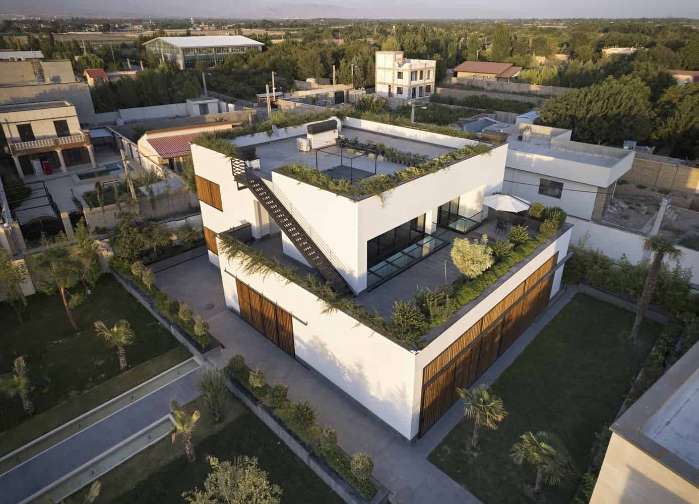 Hannah Villa by Eade Va Ejra: Overlapping Cubes Create a Private Oasis in Hashtgerd Hannah Villa by Eade Va Ejra: Overlapping Cubes Create a Private Oasis in Hashtgerd