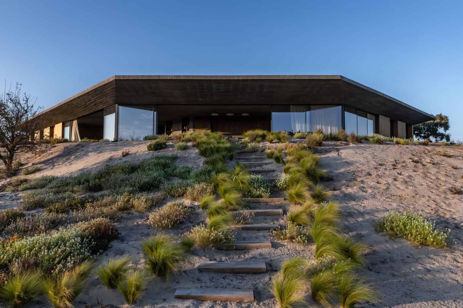 House in Fonte das Perdizes by GB Arquitectos: Contemporary Concrete and Pinewood Residence in Alentejo House in Fonte das Perdizes by GB Arquitectos: Contemporary Concrete and Pinewood Residence in Alentejo