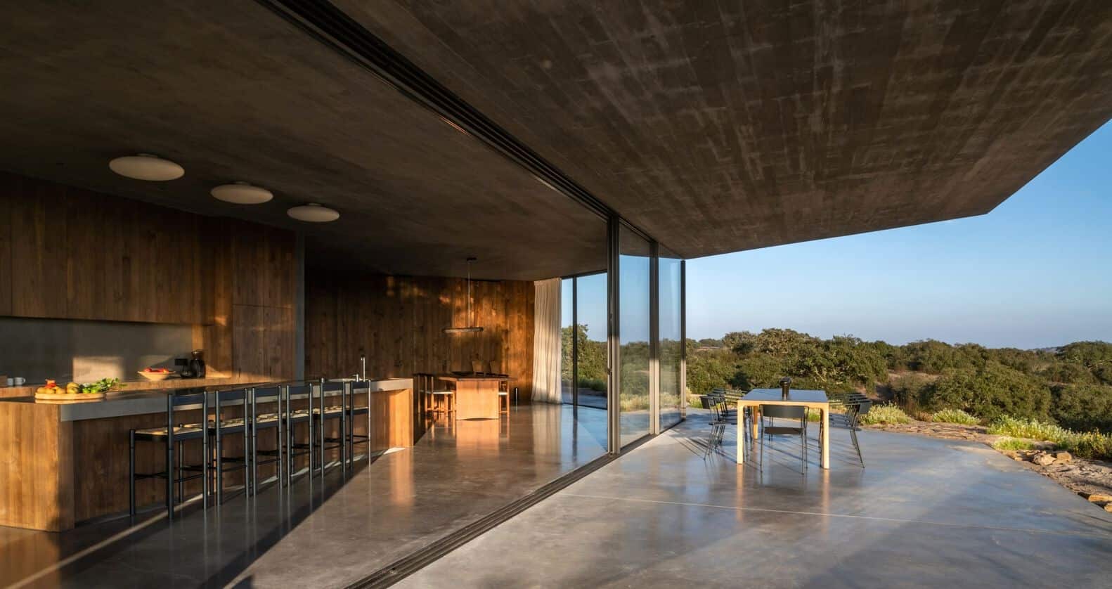 House in Fonte das Perdizes by GB Arquitectos: Contemporary Concrete and Pinewood Residence in Alentejo House in Fonte das Perdizes by GB Arquitectos: Contemporary Concrete and Pinewood Residence in Alentejo