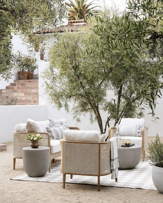 Outdoor Living Redefined by Inspirational Backyard Decor