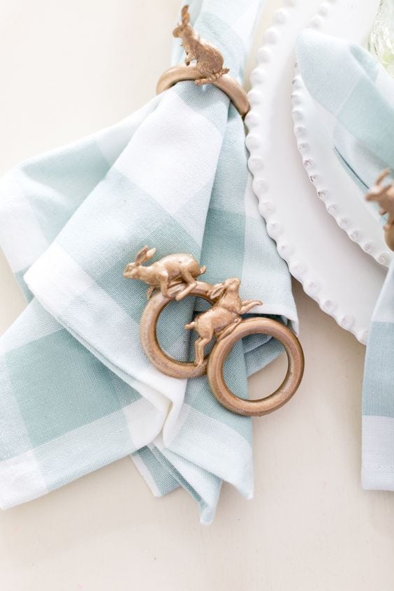 Easy Easter Craft for a Stylish Dining Room – Chic Bunny-themed Napkin Rings