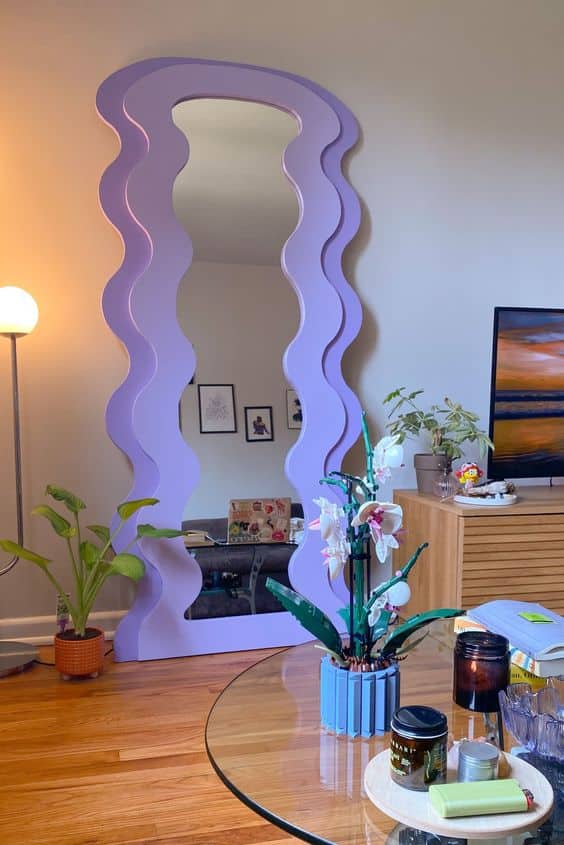 A Minimalist Approach to Girly Apartment Decor With Violet Decor Details