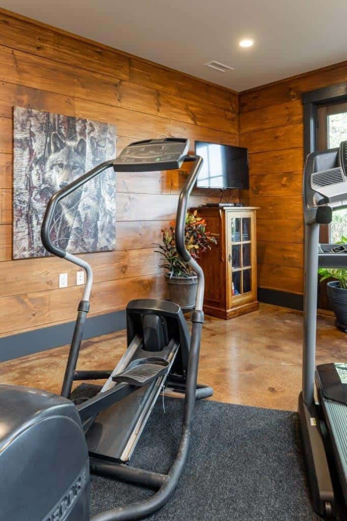 13. Home Gym & Master Bathroom 13. Home Gym & Master Bathroom