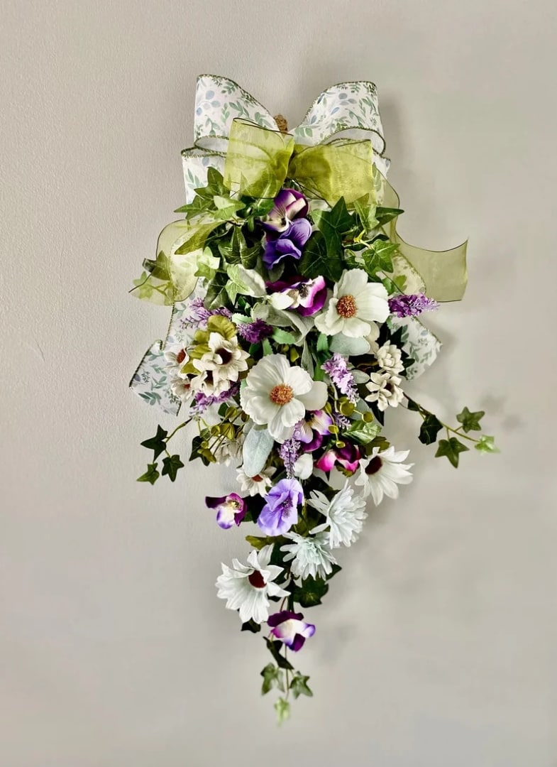 3. Spring Door Swag 3. Spring Door Swag