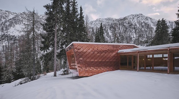 Fraganter Youth Hut by Imgang Architekten in Flattach, Austria