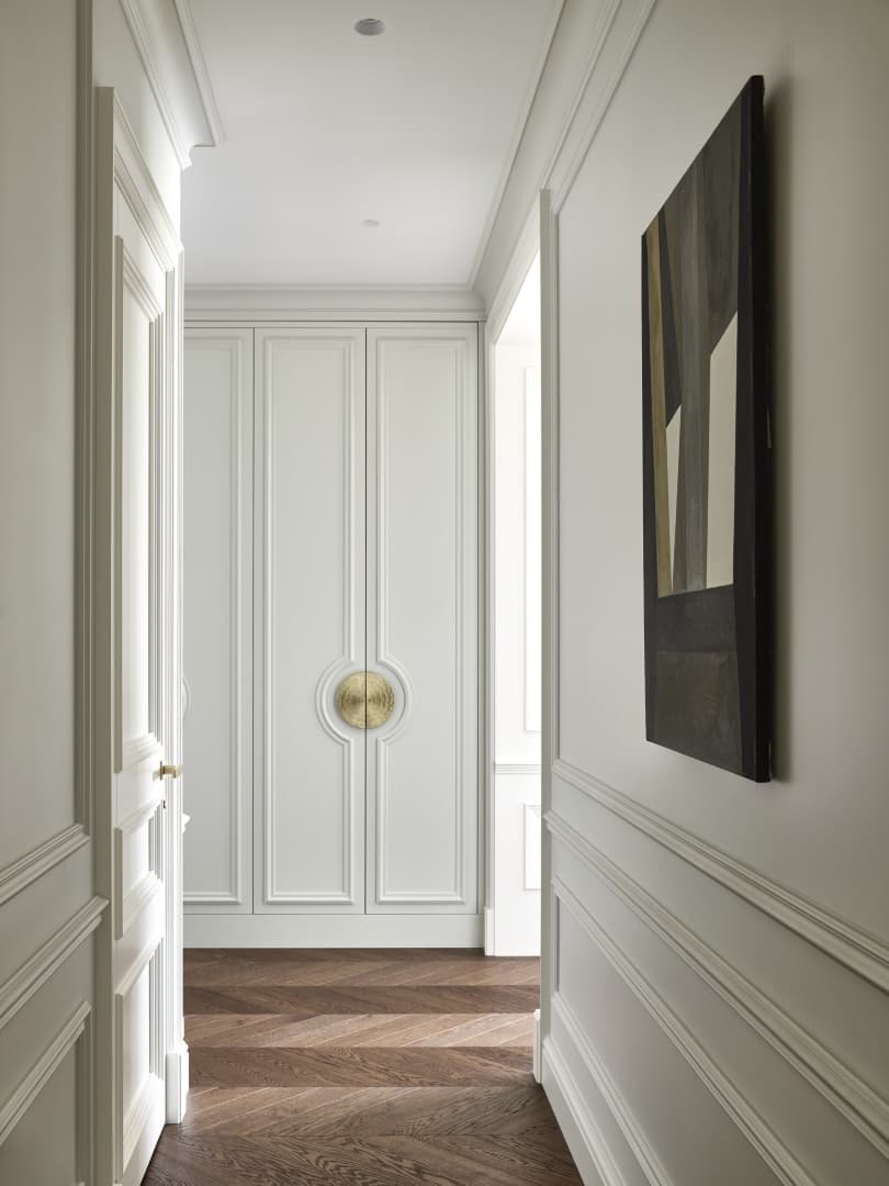 Modern Neoclassical Apartment / Alisa Shabelnikova / Russia