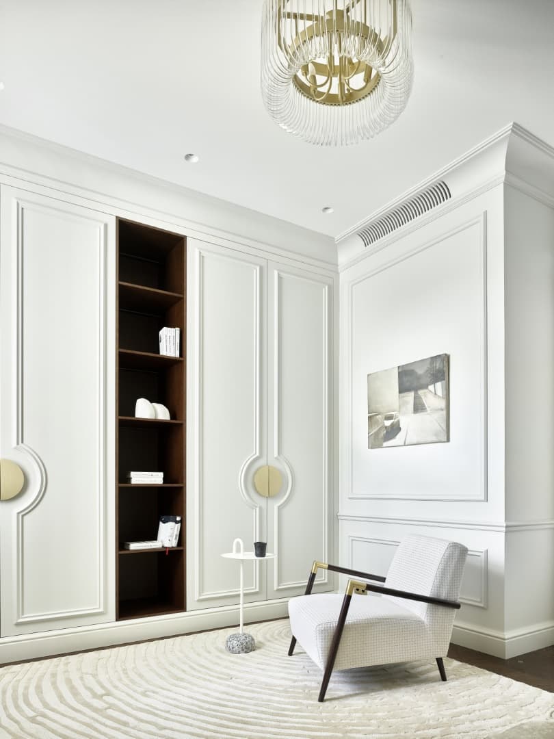 Modern Neoclassical Apartment / Alisa Shabelnikova / Russia