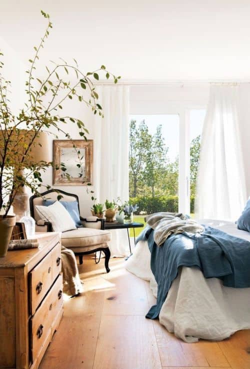 Inside a Stunning Light-Filled Apartment Inside a Stunning Light-Filled Apartment