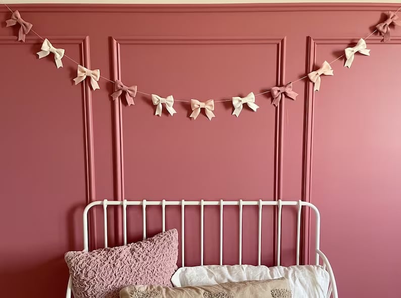 1. Felt bow garland 1. Felt bow garland