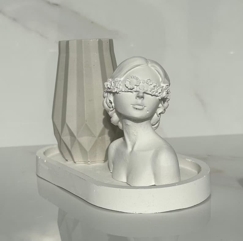 12. Coquette tabletop ornament