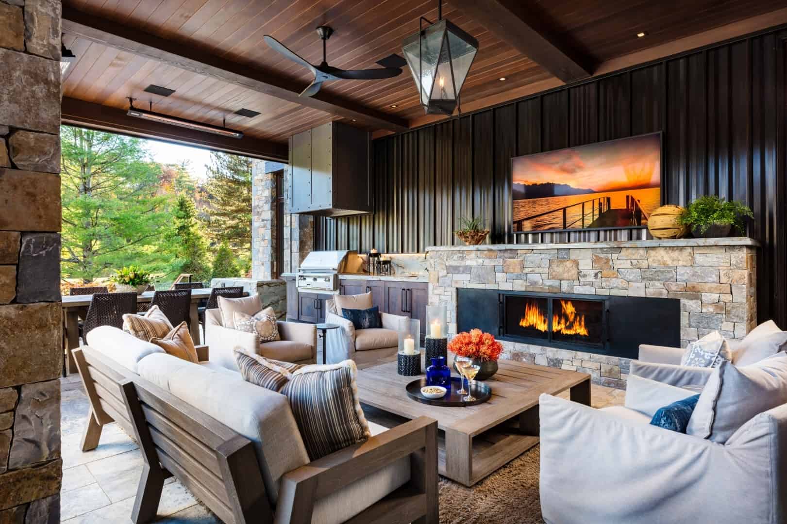 11. Stunning Deck 11. Stunning Deck