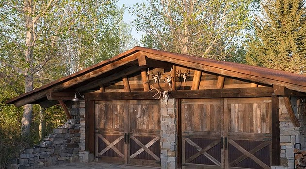 15 Rustic Garage Designs for That Country Charm