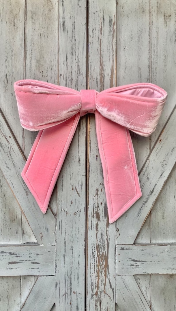 12. Pink bow Wreath 12. Pink bow Wreath