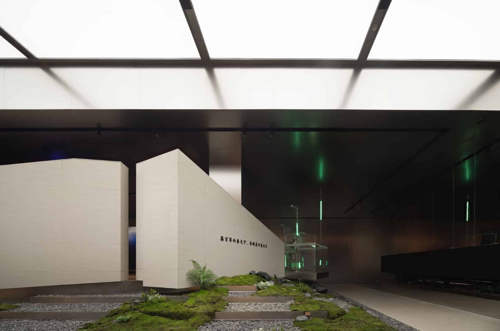 Immersive Circle Circular multimedia hall delivering 360-degree brand and production narrative.