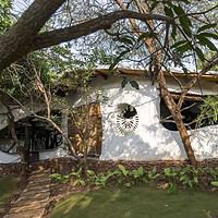 Maativan Farmhouse by Blurring Boundaries in Mumbai, India
