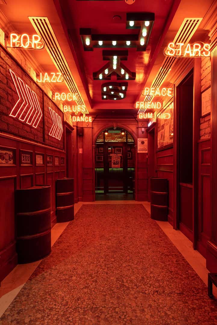 The Friendly’s Music Pub by Kvadrat Architects: An Immersive Tribute to Music, History, and Design The Friendly’s Music Pub by Kvadrat Architects: An Immersive Tribute to Music, History, and Design