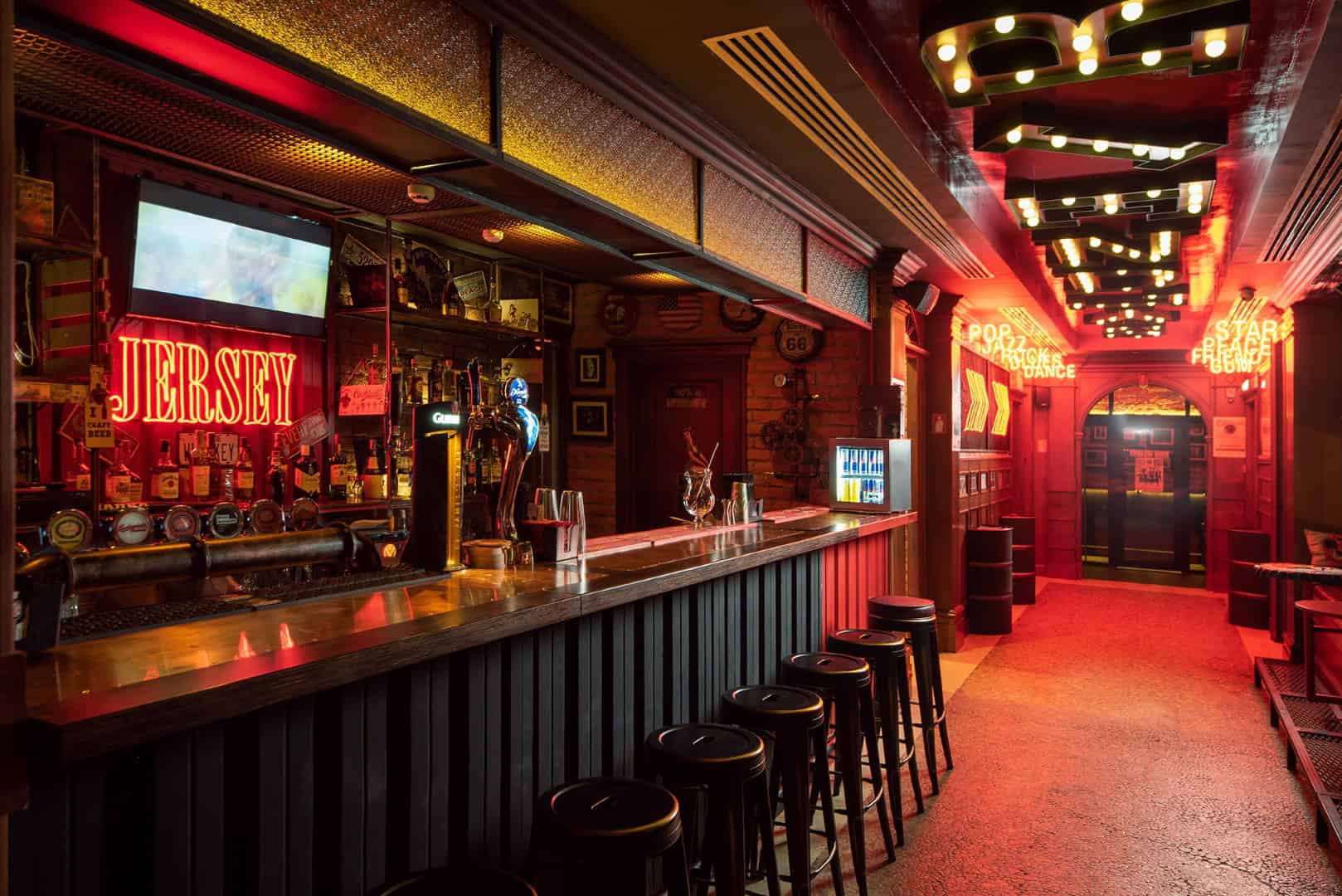 The Friendly’s Music Pub by Kvadrat Architects: An Immersive Tribute to Music, History, and Design The Friendly’s Music Pub by Kvadrat Architects: An Immersive Tribute to Music, History, and Design