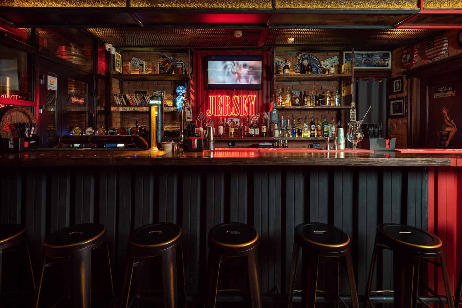 The Friendly’s Music Pub by Kvadrat Architects: An Immersive Tribute to Music, History, and Design The Friendly’s Music Pub by Kvadrat Architects: An Immersive Tribute to Music, History, and Design