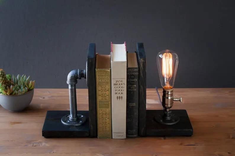 2. Bookend lamp 2. Bookend lamp