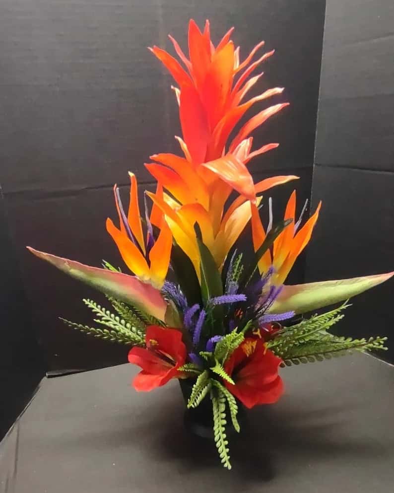 15 Summer Centerpiece Designs So Stunning, They'll Steal the Show 15 Summer Centerpiece Designs So Stunning, They'll Steal the Show