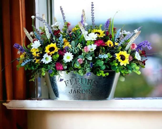 15 Summer Centerpiece Designs So Stunning, They'll Steal the Show 15 Summer Centerpiece Designs So Stunning, They'll Steal the Show