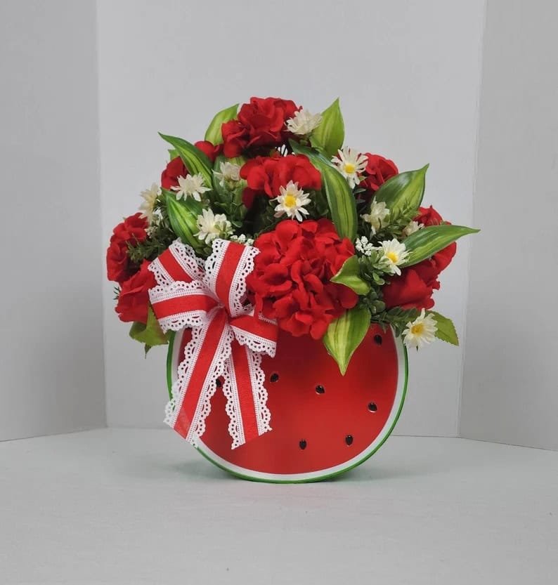 15 Summer Centerpiece Designs So Stunning, They'll Steal the Show 15 Summer Centerpiece Designs So Stunning, They'll Steal the Show