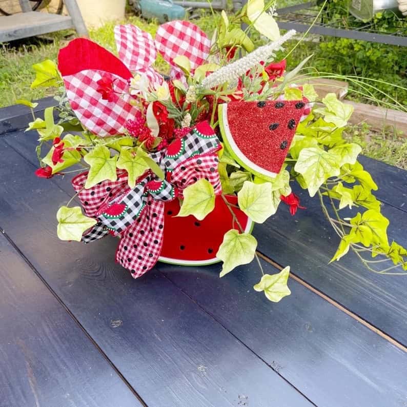 15 Summer Centerpiece Designs So Stunning, They'll Steal the Show 15 Summer Centerpiece Designs So Stunning, They'll Steal the Show