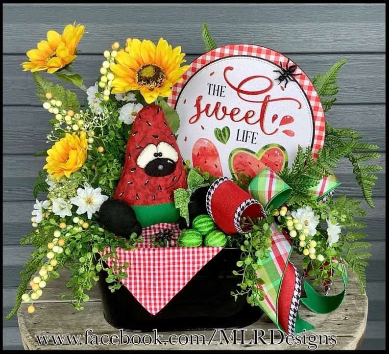 15 Summer Centerpiece Designs So Stunning, They'll Steal the Show 15 Summer Centerpiece Designs So Stunning, They'll Steal the Show