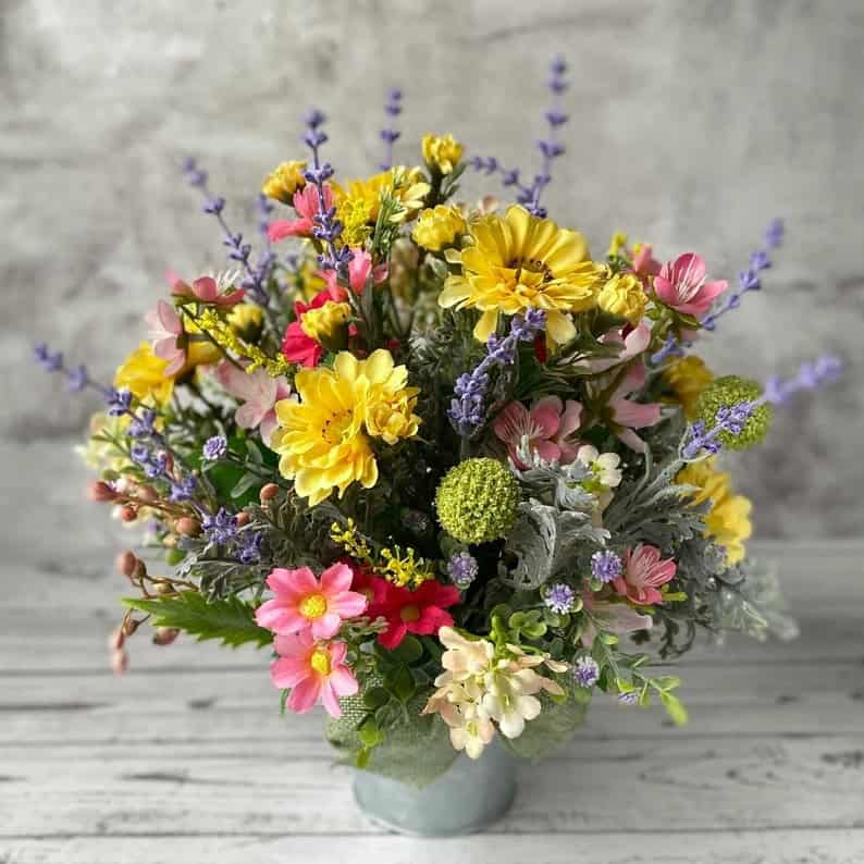 15 Summer Centerpiece Designs So Stunning, They'll Steal the Show 15 Summer Centerpiece Designs So Stunning, They'll Steal the Show