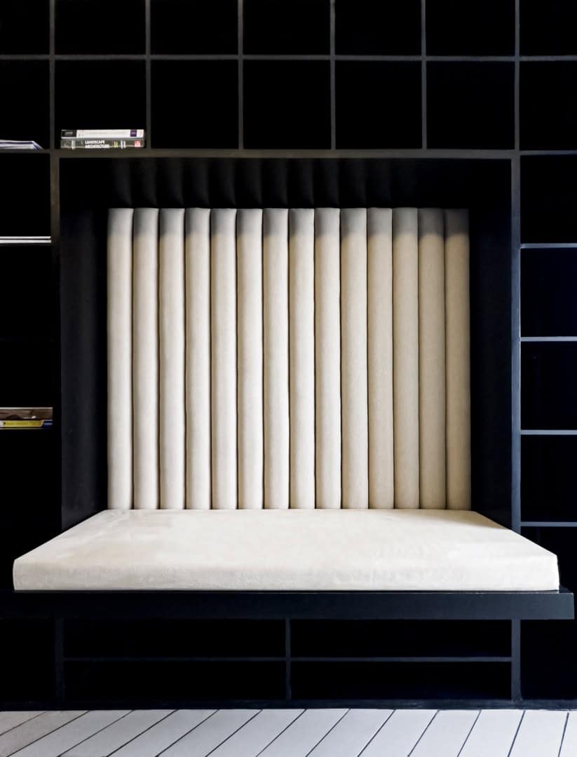 Maximizing Impact: 7ARC Design Office's 300 Sq Ft Fusion of Functionality and Aesthetics Maximizing Impact: 7ARC Design Office's 300 Sq Ft Fusion of Functionality and Aesthetics