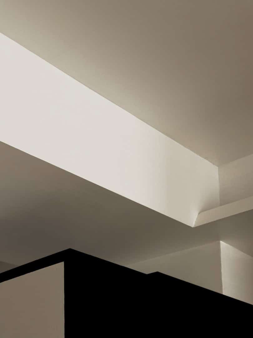 Maximizing Impact: 7ARC Design Office's 300 Sq Ft Fusion of Functionality and Aesthetics Maximizing Impact: 7ARC Design Office's 300 Sq Ft Fusion of Functionality and Aesthetics