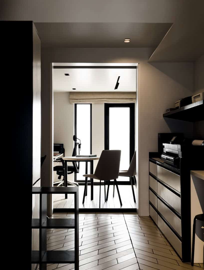 Maximizing Impact: 7ARC Design Office's 300 Sq Ft Fusion of Functionality and Aesthetics Maximizing Impact: 7ARC Design Office's 300 Sq Ft Fusion of Functionality and Aesthetics