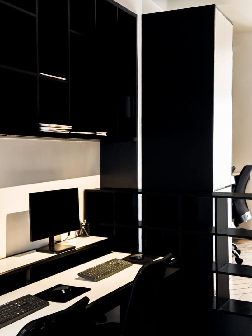 Maximizing Impact: 7ARC Design Office's 300 Sq Ft Fusion of Functionality and Aesthetics Maximizing Impact: 7ARC Design Office's 300 Sq Ft Fusion of Functionality and Aesthetics