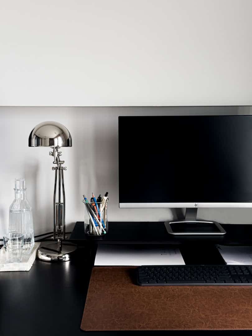 Maximizing Impact: 7ARC Design Office's 300 Sq Ft Fusion of Functionality and Aesthetics Maximizing Impact: 7ARC Design Office's 300 Sq Ft Fusion of Functionality and Aesthetics