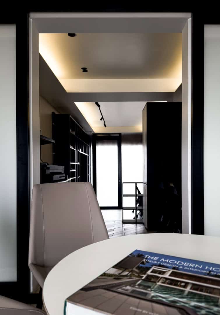 Maximizing Impact: 7ARC Design Office's 300 Sq Ft Fusion of Functionality and Aesthetics Maximizing Impact: 7ARC Design Office's 300 Sq Ft Fusion of Functionality and Aesthetics