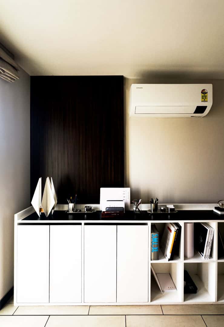 Maximizing Impact: 7ARC Design Office's 300 Sq Ft Fusion of Functionality and Aesthetics Maximizing Impact: 7ARC Design Office's 300 Sq Ft Fusion of Functionality and Aesthetics