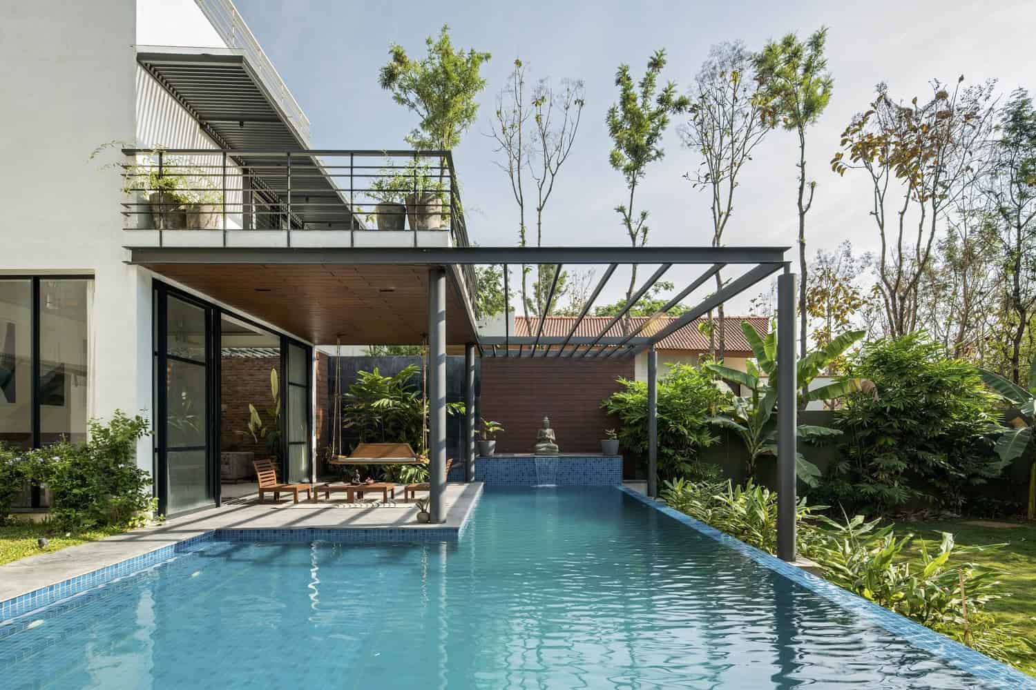 Siri Residence by Design Kacheri: A Tropical Luxury Retreat in Bengaluru Siri Residence by Design Kacheri: A Tropical Luxury Retreat in Bengaluru