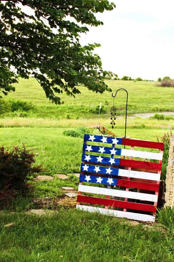 8. DIY Pallet Flag 8. DIY Pallet Flag
