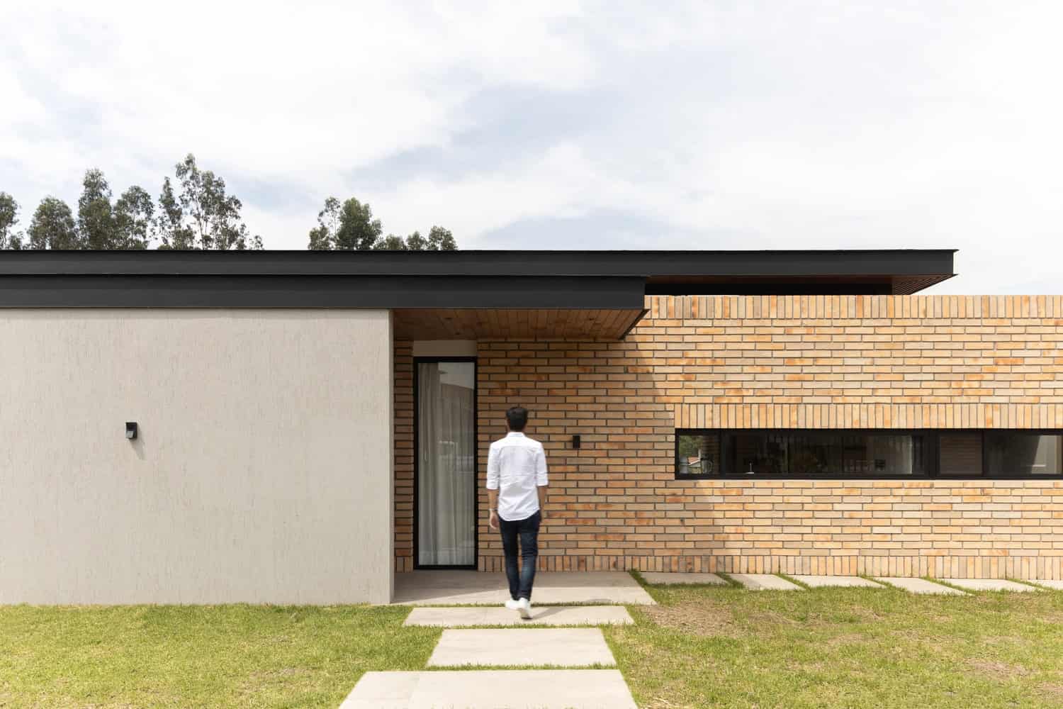 TC House in Cuenca by Arqcor – A Modern Brick Residence TC House in Cuenca by Arqcor – A Modern Brick Residence