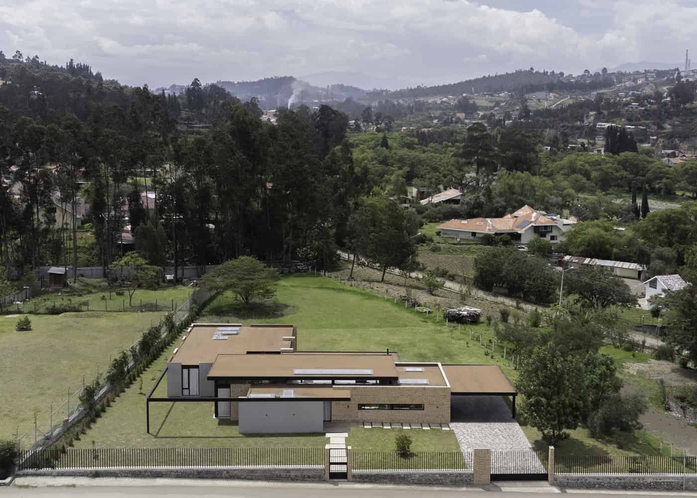 TC House in Cuenca by Arqcor – A Modern Brick Residence TC House in Cuenca by Arqcor – A Modern Brick Residence