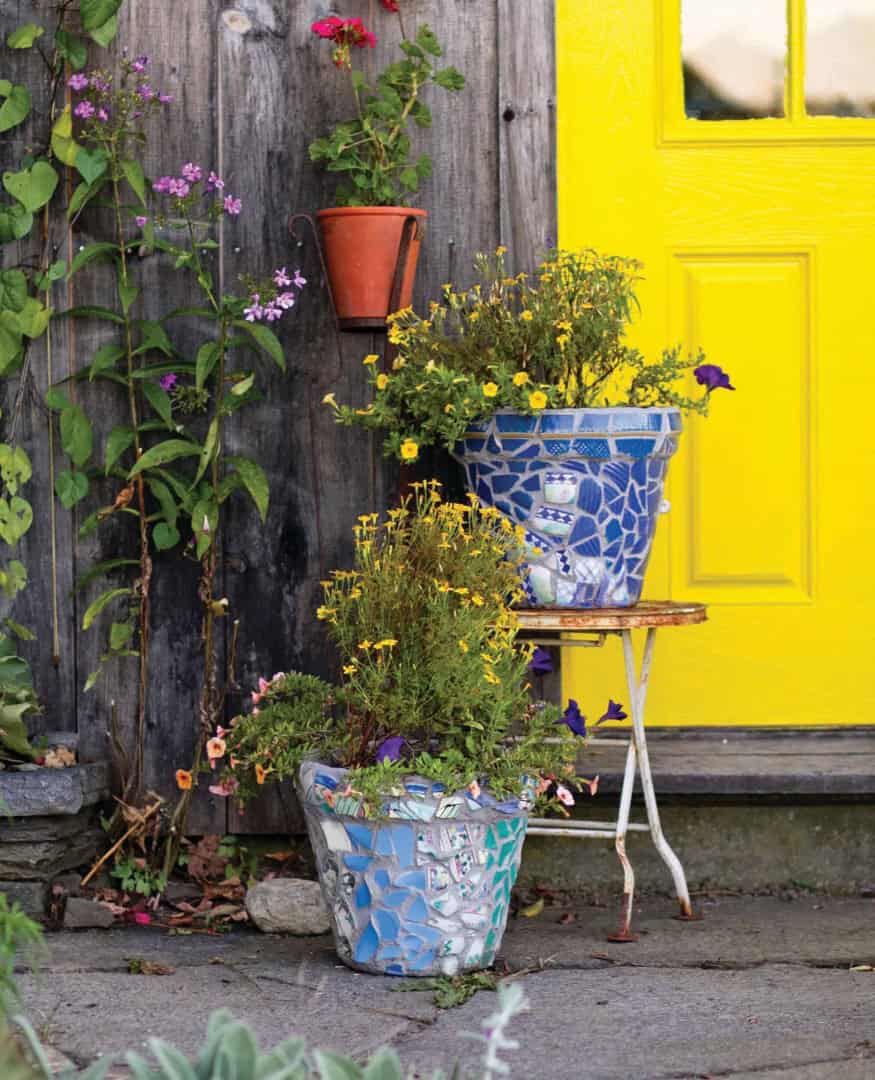 15 Functional DIY Flower Pot Projects That Add Flair and Function 15 Functional DIY Flower Pot Projects That Add Flair and Function