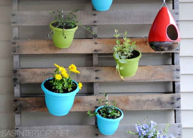 Hanging pot pallet garden Hanging pot pallet garden