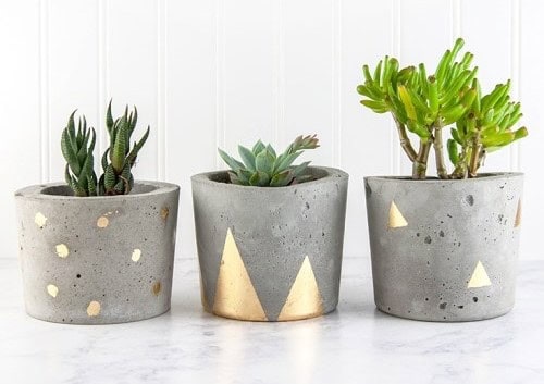 14. DIY Concrete and gold flower pot designs 14. DIY Concrete and gold flower pot designs